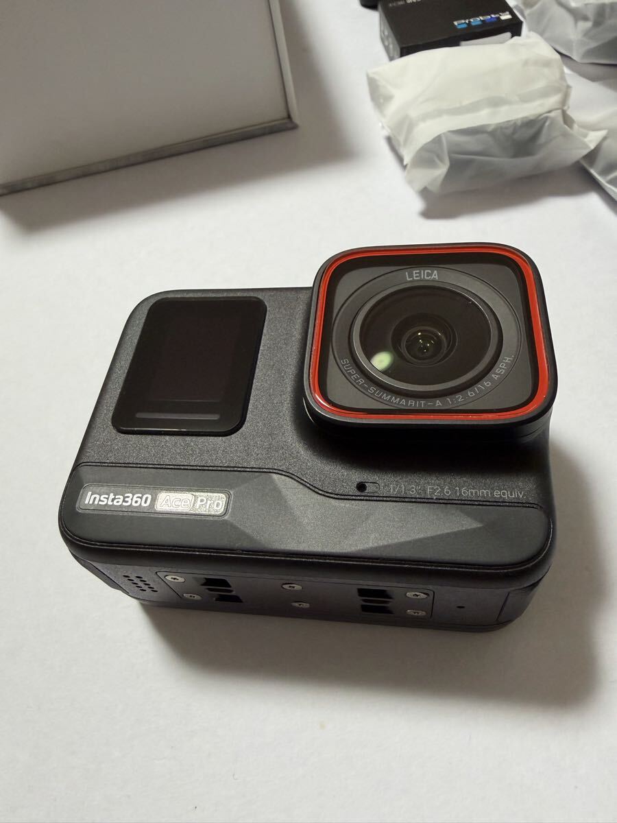 Insta360 Ace Pro +純正 クイックリリースマウント +予備バッテリー_画像2