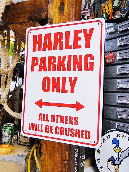 アメリカのプラスチックサインボード　ヘビーオンスタイプ　（ハーレー専用駐車場）　アメリカ雑貨　アメリカン雑貨_画像1