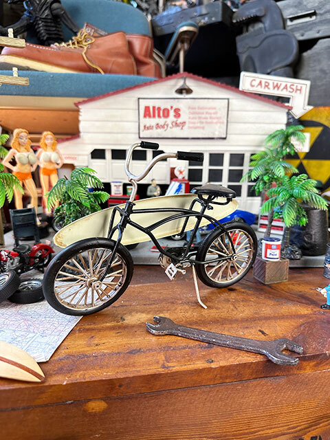  Surf beach cruiser жестяная пластина произведение искусства (L размер / черный ) # american смешанные товары America смешанные товары 