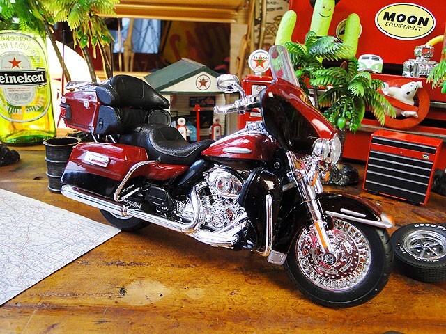 マイスト　2013年　ハーレーダビッドソン　FLHTK　エレクトラグライド　ウルトラリミテッド　ミニカー　1/12スケール　アメリカン雑貨_画像1