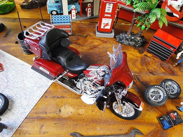 マイスト　2013年　ハーレーダビッドソン　FLHTK　エレクトラグライド　ウルトラリミテッド　ミニカー　1/12スケール　アメリカン雑貨_画像2