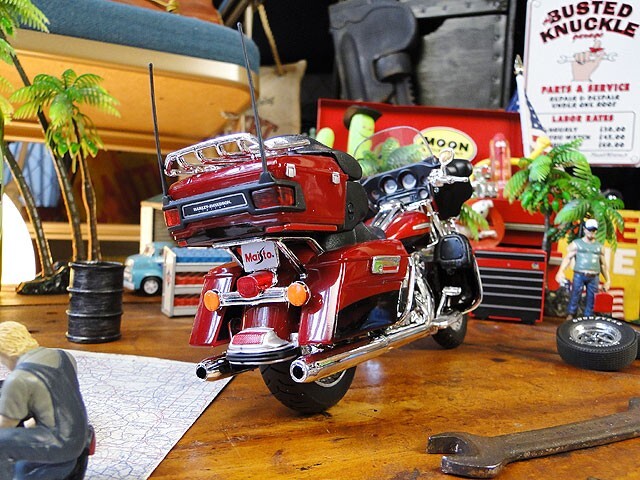 マイスト　2013年　ハーレーダビッドソン　FLHTK　エレクトラグライド　ウルトラリミテッド　ミニカー　1/12スケール　アメリカン雑貨_画像4