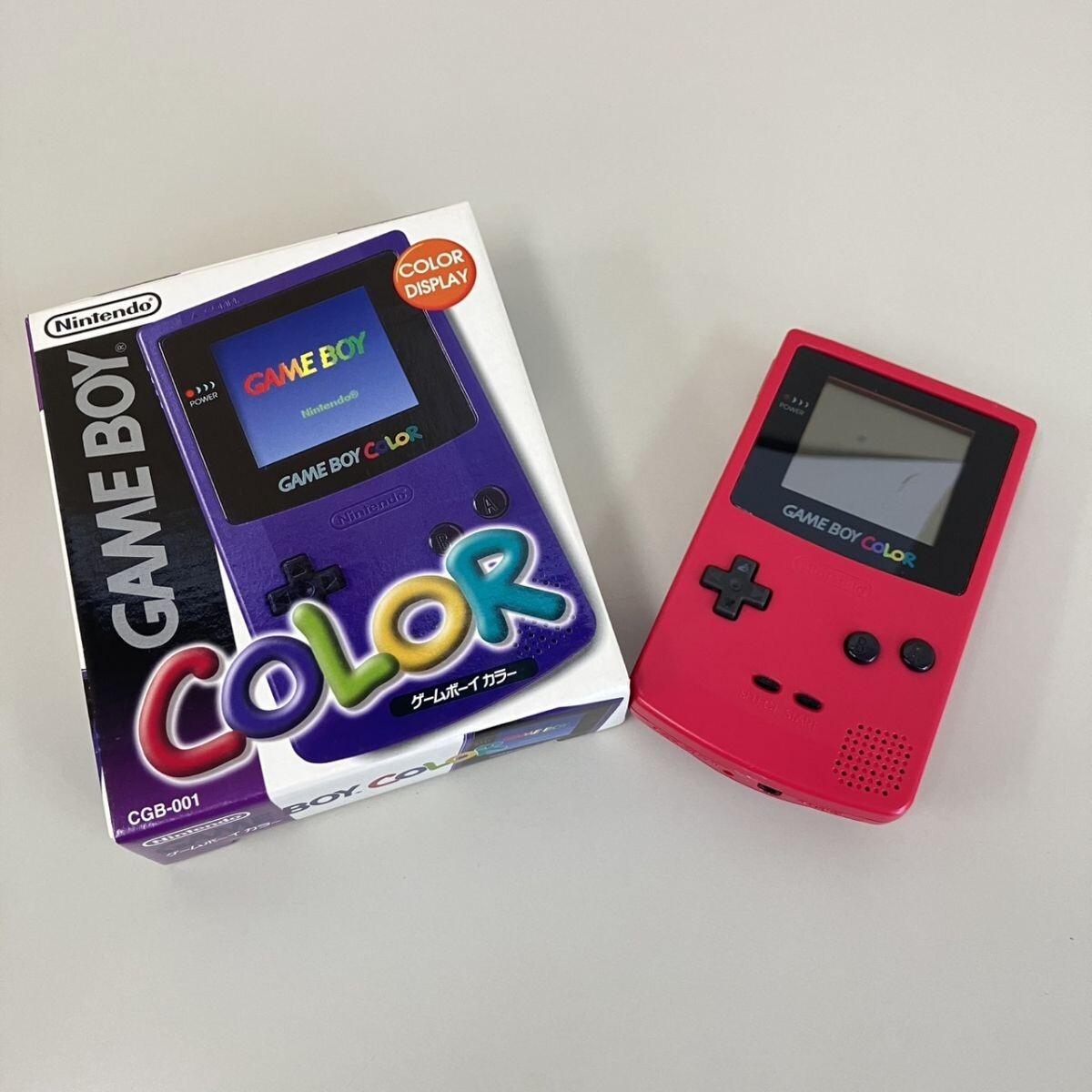 O304-T20-3011 ◎ NINTENDO GAME BOY COLOR CGB-001 ニンテンドー ゲームボーイカラー レッドカラー 箱付き ゲーム 通電確認済み TE_画像1