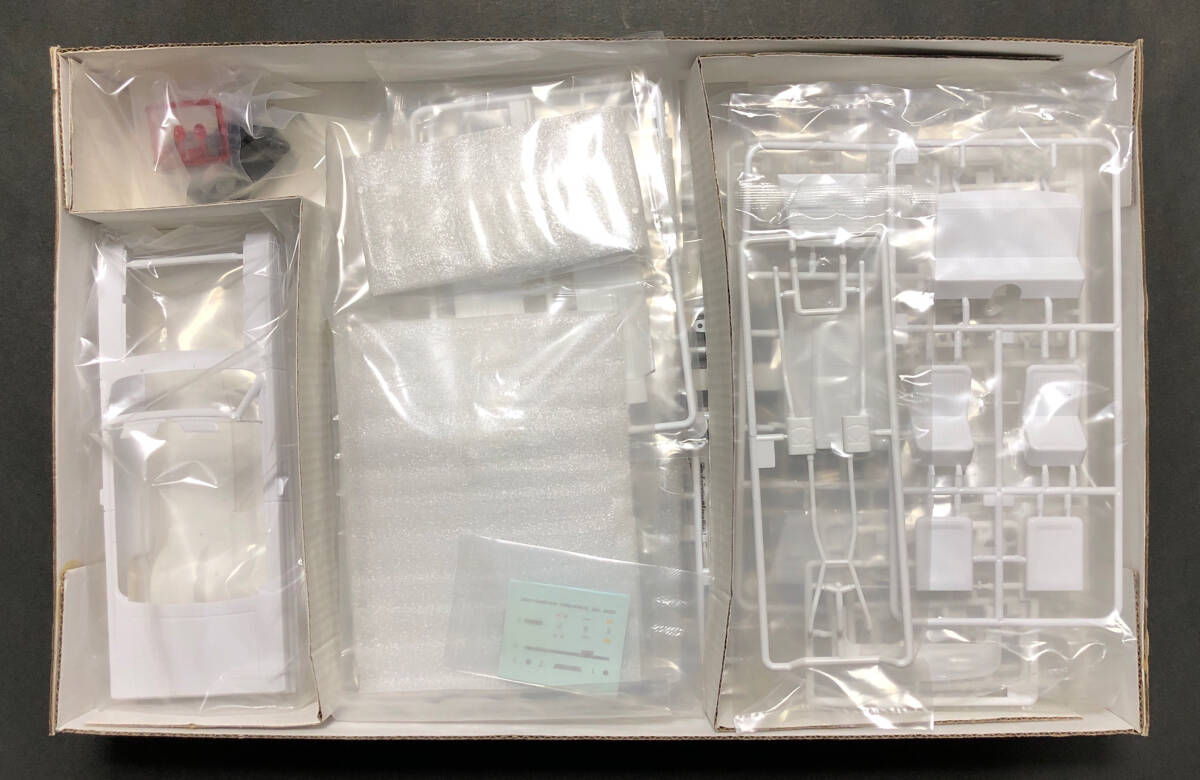 @中古絶版模型堂 トランペッター 1/25 '64ファルコンフューチュラ TRUMPETER 1964 Ford Falcon Futura フォード ファルコン フューチュラ_画像2