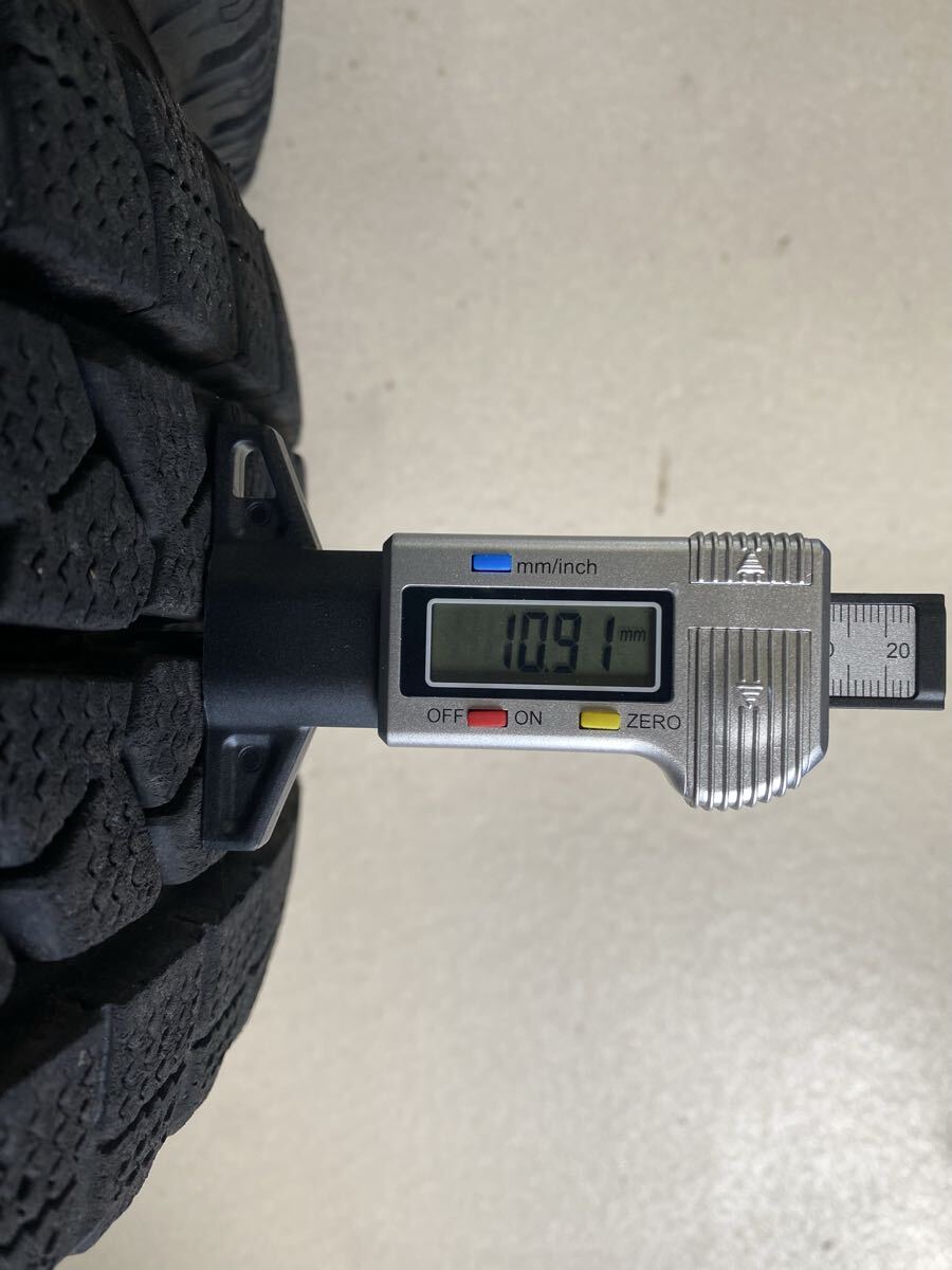 T9823 送料無料☆深溝スタッドレス☆ブリヂストンBRIDGESTONE BLIZZAK W979 205/70R16 111/109L 2本　2020年製_画像8