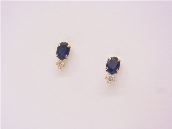 ◎ K18ピアス　◎　K18YG　サファイア0.20ct　ダイヤ0.02ct　スタッドピアス　18金イエローゴールド　◎美品_画像1