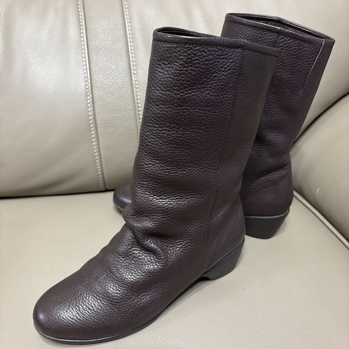 百貨店購入【fitfit】フィットフィット★ミディアム　ショートブーツ　ブラウン　23.5cm_画像2