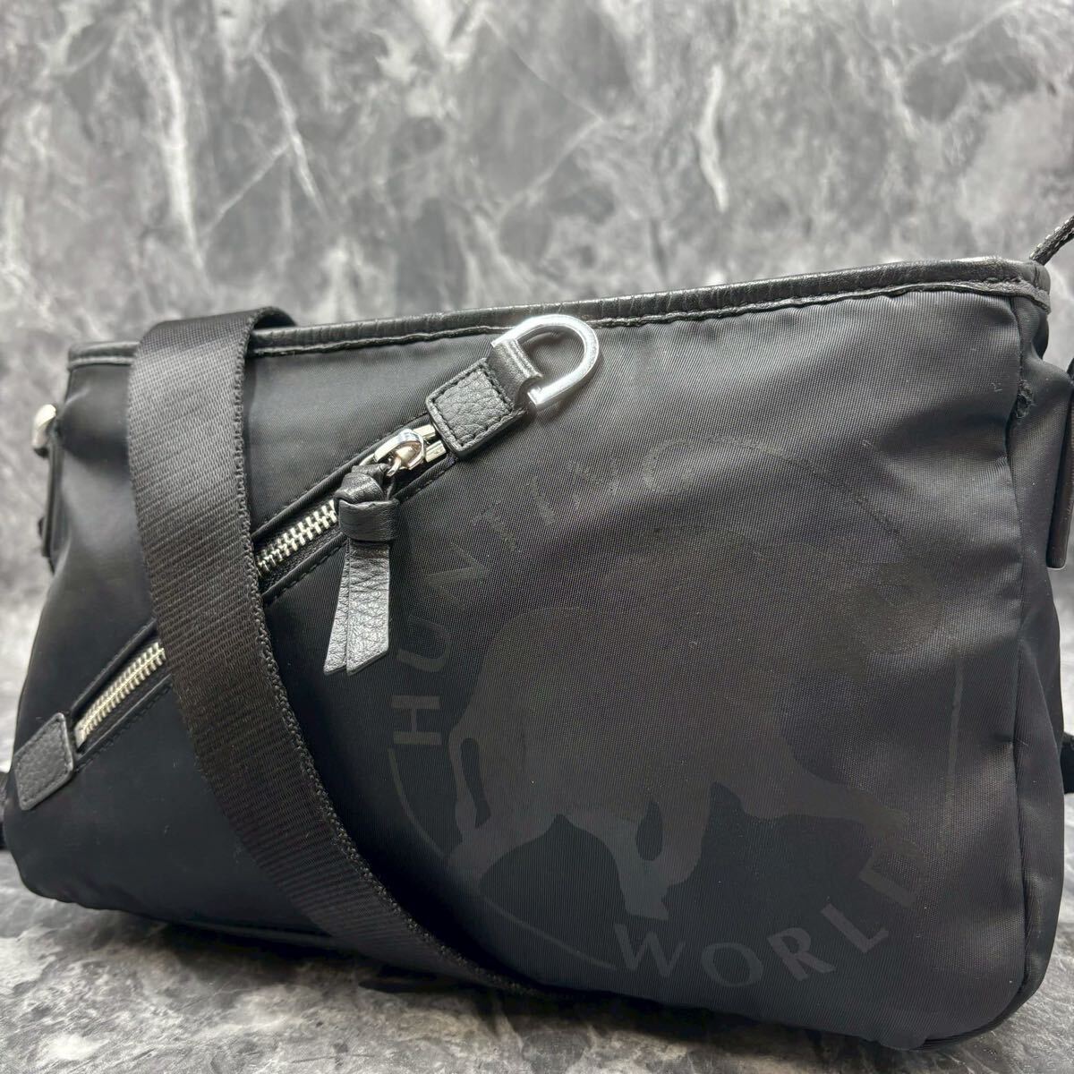 HUNTING WORLD ハンティングワールド ショルダーバッグ サコッシュ 斜め掛け クロスボディ メンズ ロゴ レザー ナイロン ジップ ブラック _画像1