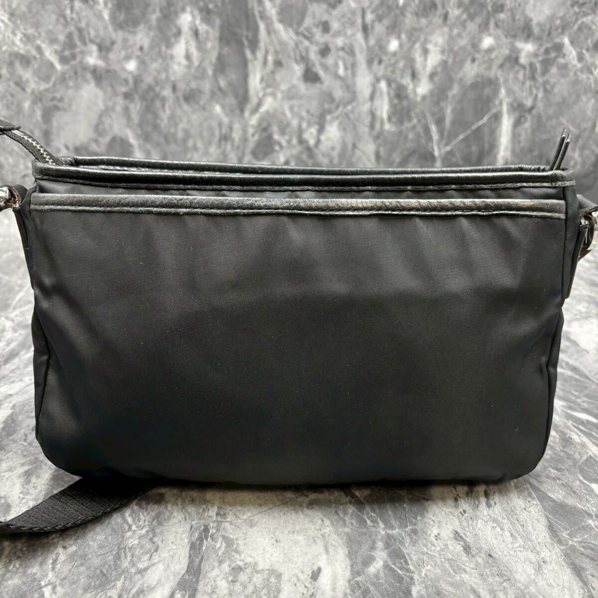 HUNTING WORLD ハンティングワールド ショルダーバッグ サコッシュ 斜め掛け クロスボディ メンズ ロゴ レザー ナイロン ジップ ブラック _画像3