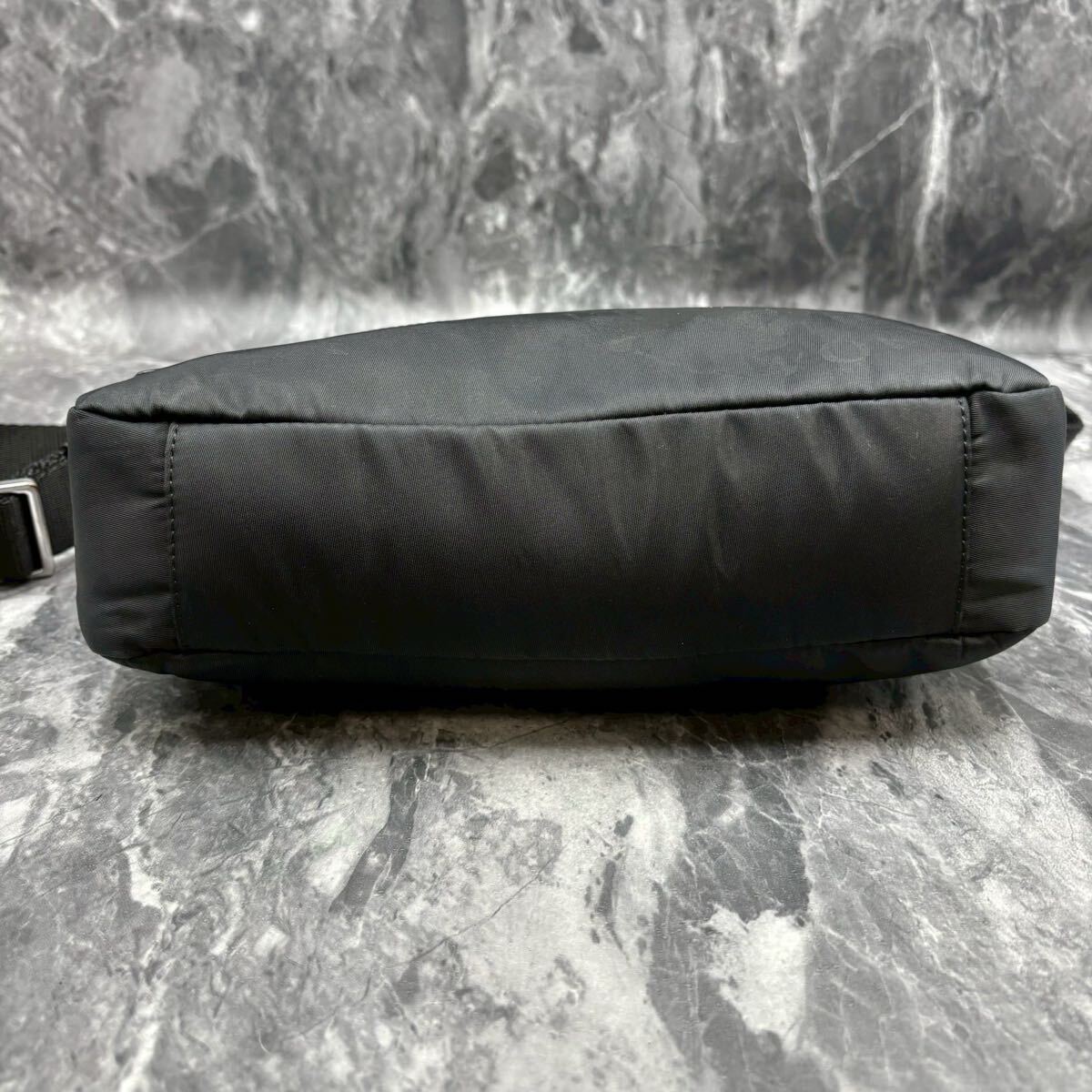 HUNTING WORLD ハンティングワールド ショルダーバッグ サコッシュ 斜め掛け クロスボディ メンズ ロゴ レザー ナイロン ジップ ブラック _画像6