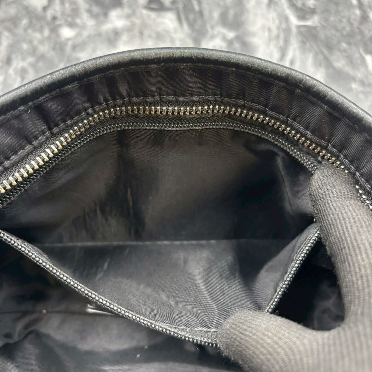 HUNTING WORLD ハンティングワールド ショルダーバッグ サコッシュ 斜め掛け クロスボディ メンズ ロゴ レザー ナイロン ジップ ブラック _画像9