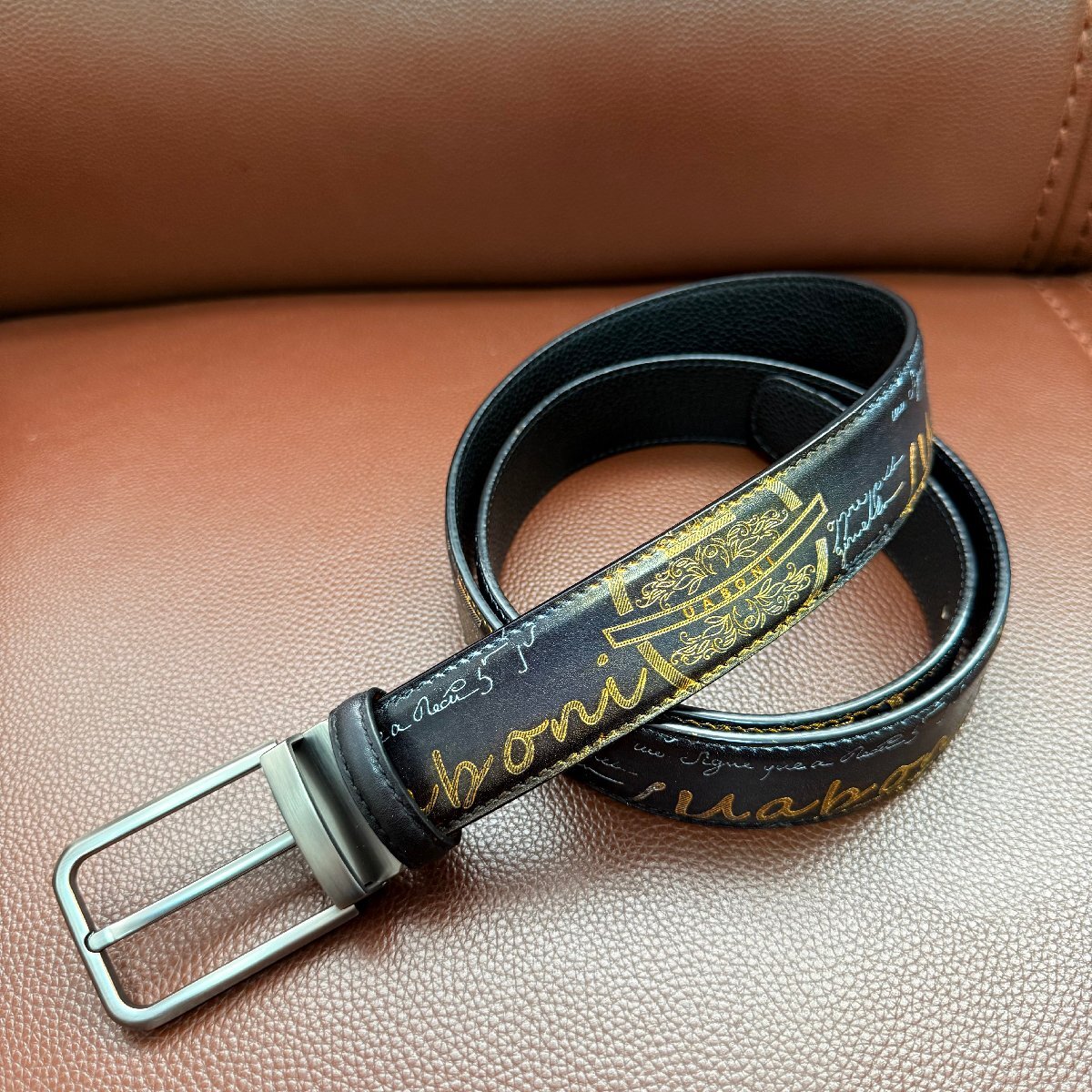 貴重品 EU製 定価9万◆UABONI*ユアボニ*幻のパティーヌ*ベルト◆本革 カーフスキン 手染 ゴールデン 調節可能 ビジネス 紳士 ベルルッティ_画像3