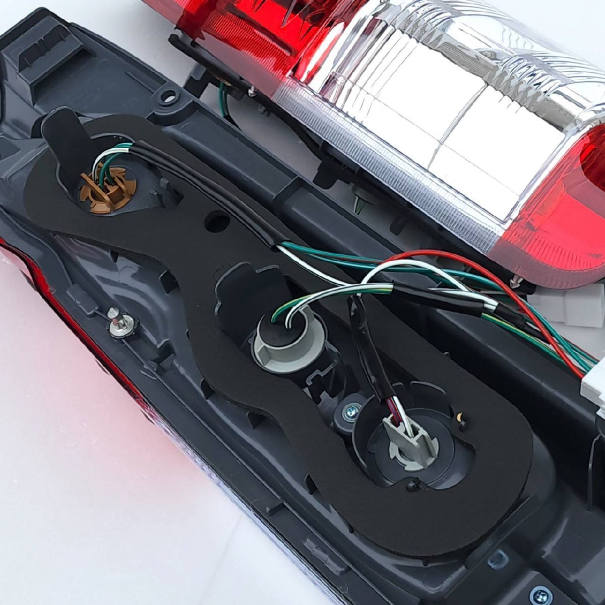 ☆即納 200系 ハイエース レジアスエース 4型 純正タイプ テールランプ 左右セット 配線付 HIACE REGIUSACE １型 ２型 ３型 ４型 5型 6型☆_画像3