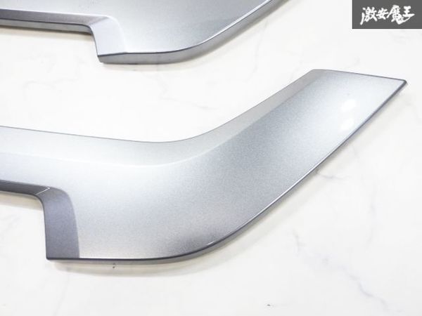 ★新車外し★ ISUZU いすゞ 純正 令和7年式 フォワード 4t/4トン 標準ボディ フロントグリル ラジエーターグリル シルバー系 上下セット_画像2