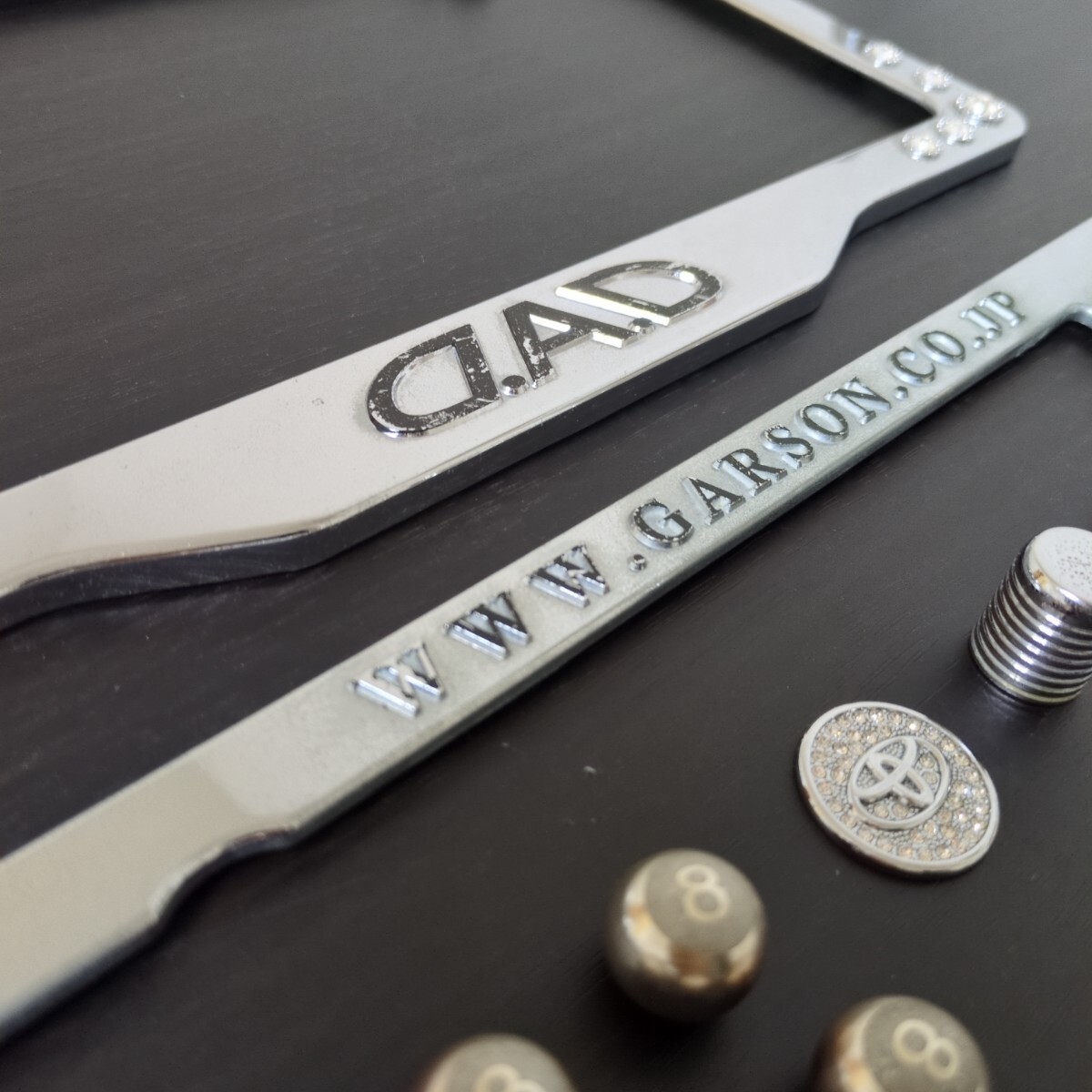 希少 DAD ナンバーフレーム ギャルソン D.A.D GARSON ライセンスフレーム クリスタル デーアーデー_画像2