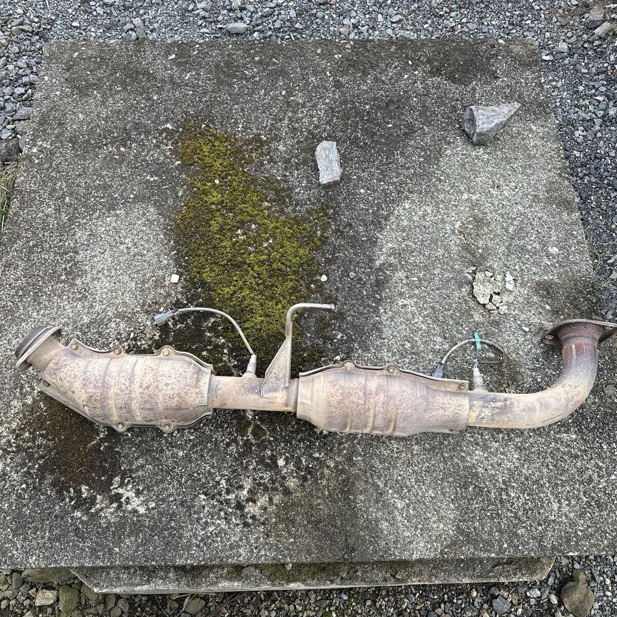 トヨタ200系ハイエースTRH200Vフロントキャタライザーパイプマフラー触媒素材用_画像1