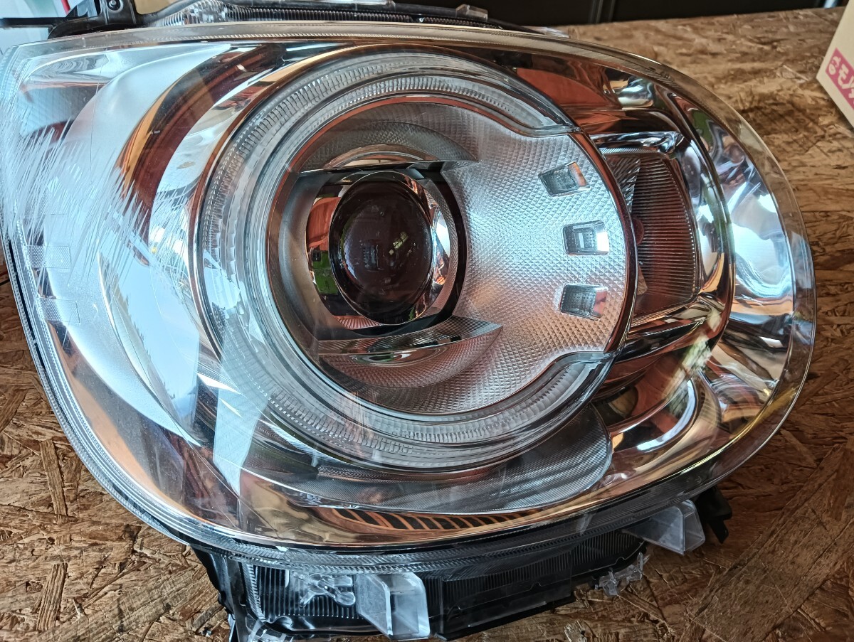 3915483■ LA800S ムーヴ キャンバス / ダイハツ純正 LEDヘッドライト 運転席側 ■ KOITO 100-69038 レベライザー 美品キズありLA810S 右側_画像1