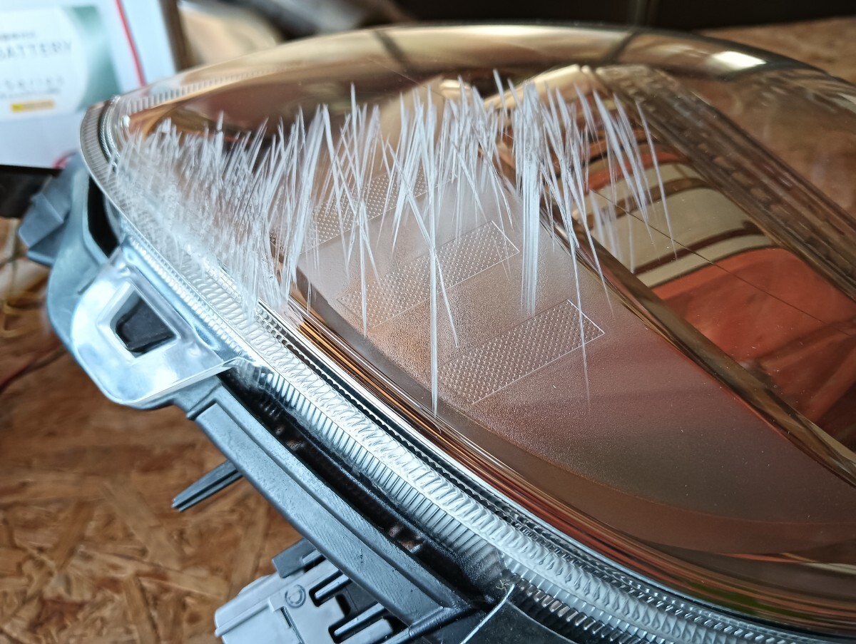 3915483■ LA800S ムーヴ キャンバス / ダイハツ純正 LEDヘッドライト 運転席側 ■ KOITO 100-69038 レベライザー 美品キズありLA810S 右側_画像2