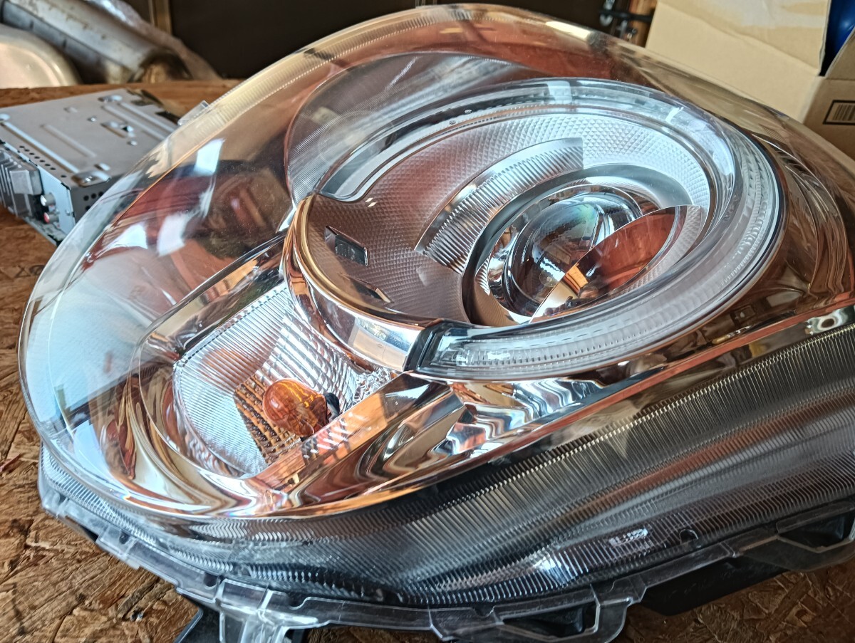 3915483■ LA800S ムーヴ キャンバス / ダイハツ純正 LEDヘッドライト 運転席側 ■ KOITO 100-69038 レベライザー 美品キズありLA810S 右側_画像5