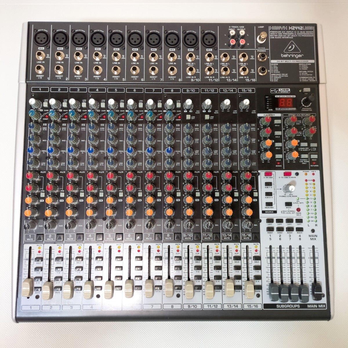 美品 Behringer アナログミキサー XENYX X2442USB 24チャンネル4バス 1ノブコンプ エフェクト USBオーディオインターフェース_画像2