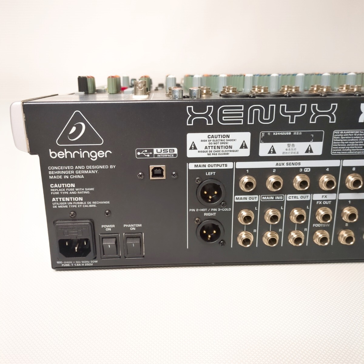 美品 Behringer アナログミキサー XENYX X2442USB 24チャンネル4バス 1ノブコンプ エフェクト USBオーディオインターフェース_画像6