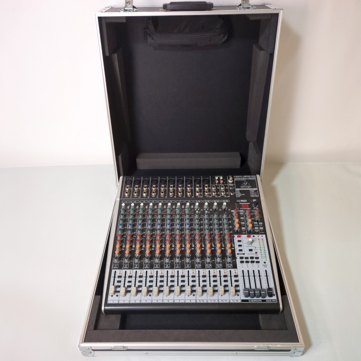 美品 Behringer アナログミキサー XENYX X2442USB 24チャンネル4バス 1ノブコンプ エフェクト USBオーディオインターフェース_画像10