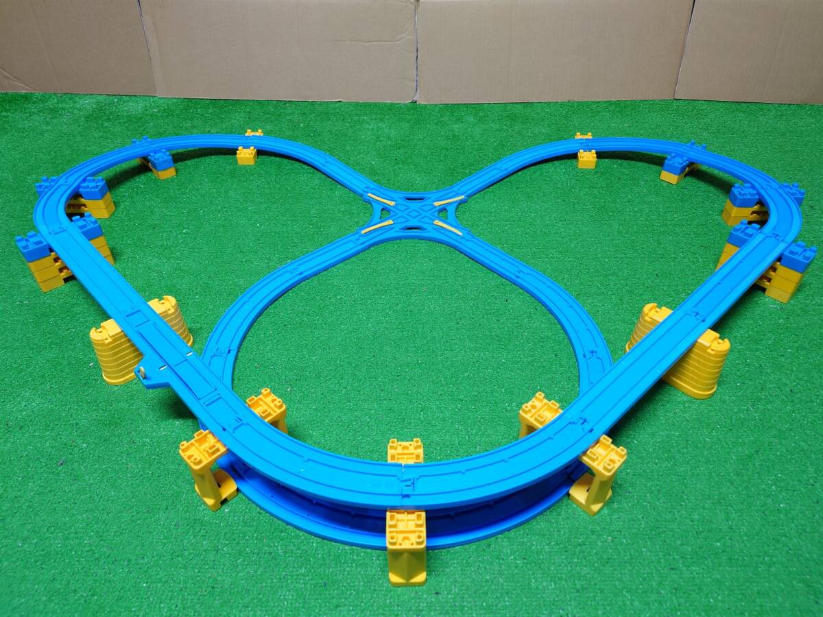 プラレール 無限ループ レイアウト 直線レール 1/2直線 曲線レール 坂曲線 ストップレール 交差ポイントレール ブロック橋脚 ミニ橋脚_画像3
