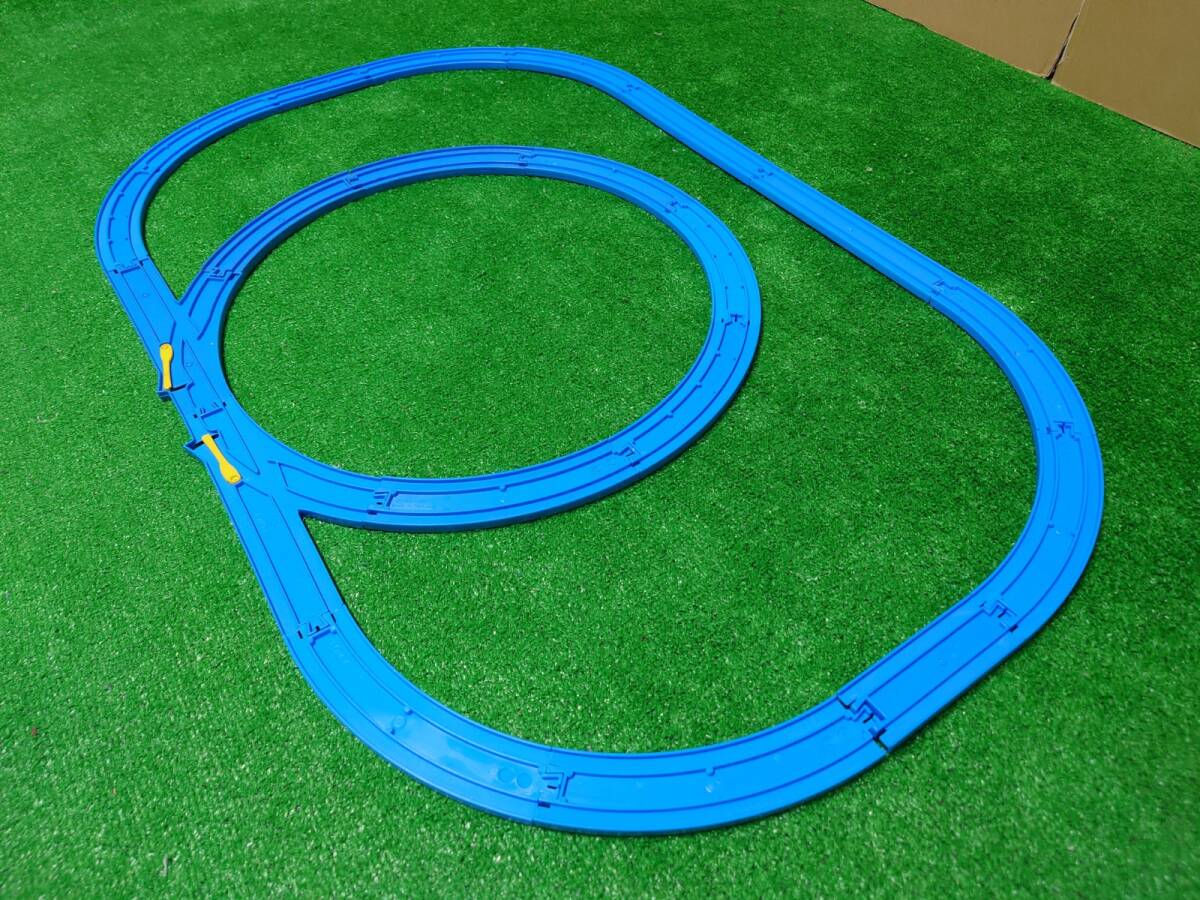 プラレール　オーバルループ レイアウト　直線レール　1/2直線レール　曲線レール　ターンアウトレール　洗浄除菌済_画像4