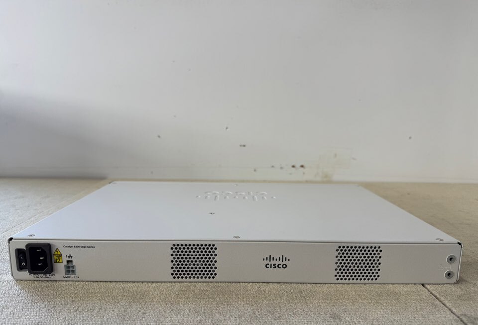 Cisco C8200L-1N-4T V01 NIM-1MFT-T1/E1 Router ルーター 初期化済み_画像4