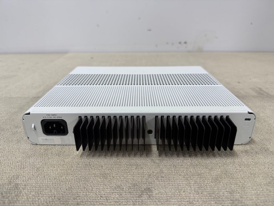 Cisco WS-C3560CX-8PC-S V03 8-Port PoE Switch 初期化済み_画像2