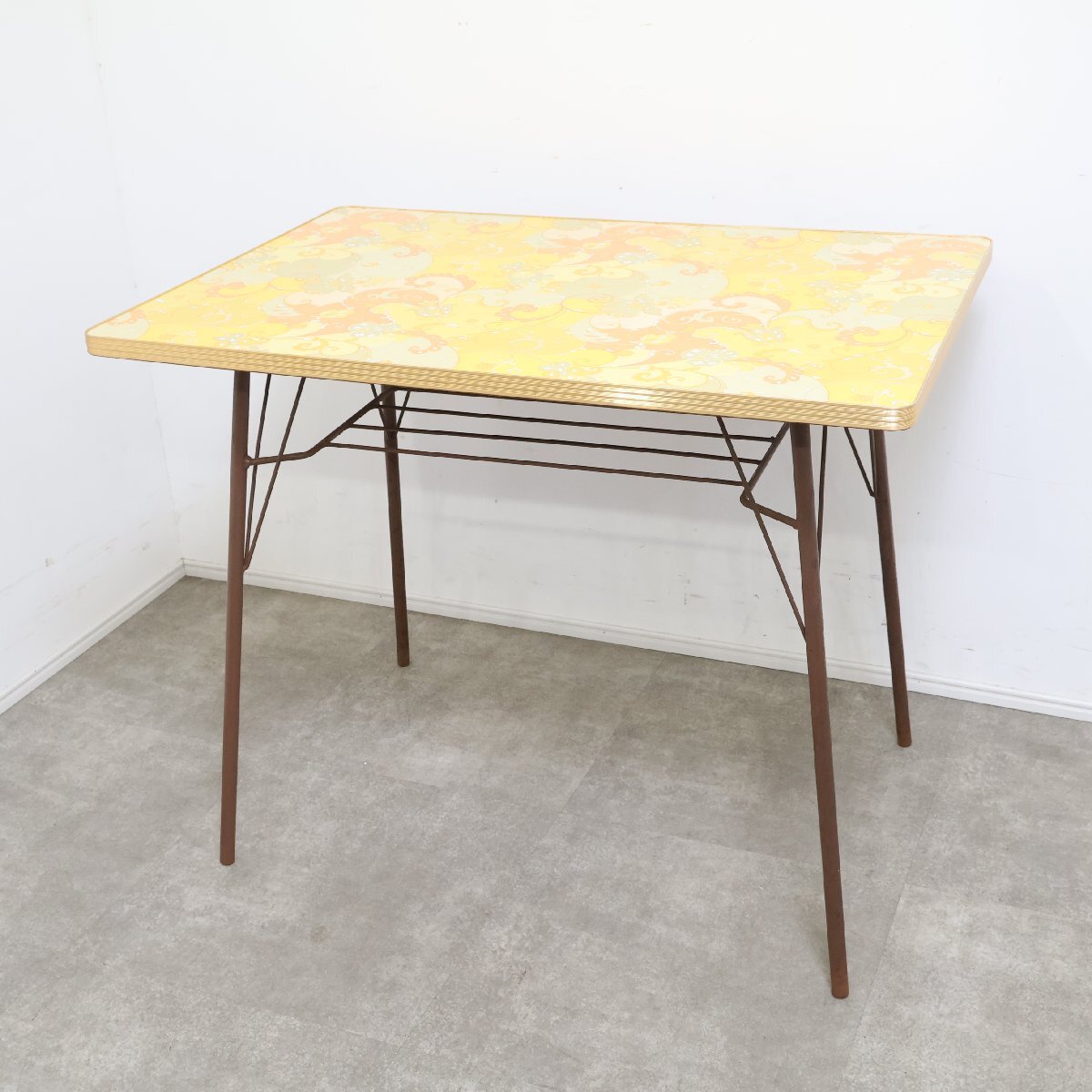 昭和レトロ レトロポップ ダイニングテーブル カフェテーブル 喫茶店 花がら ヴィンテージ メラミン天板 スチール脚 鉄脚/11A2510037_画像1