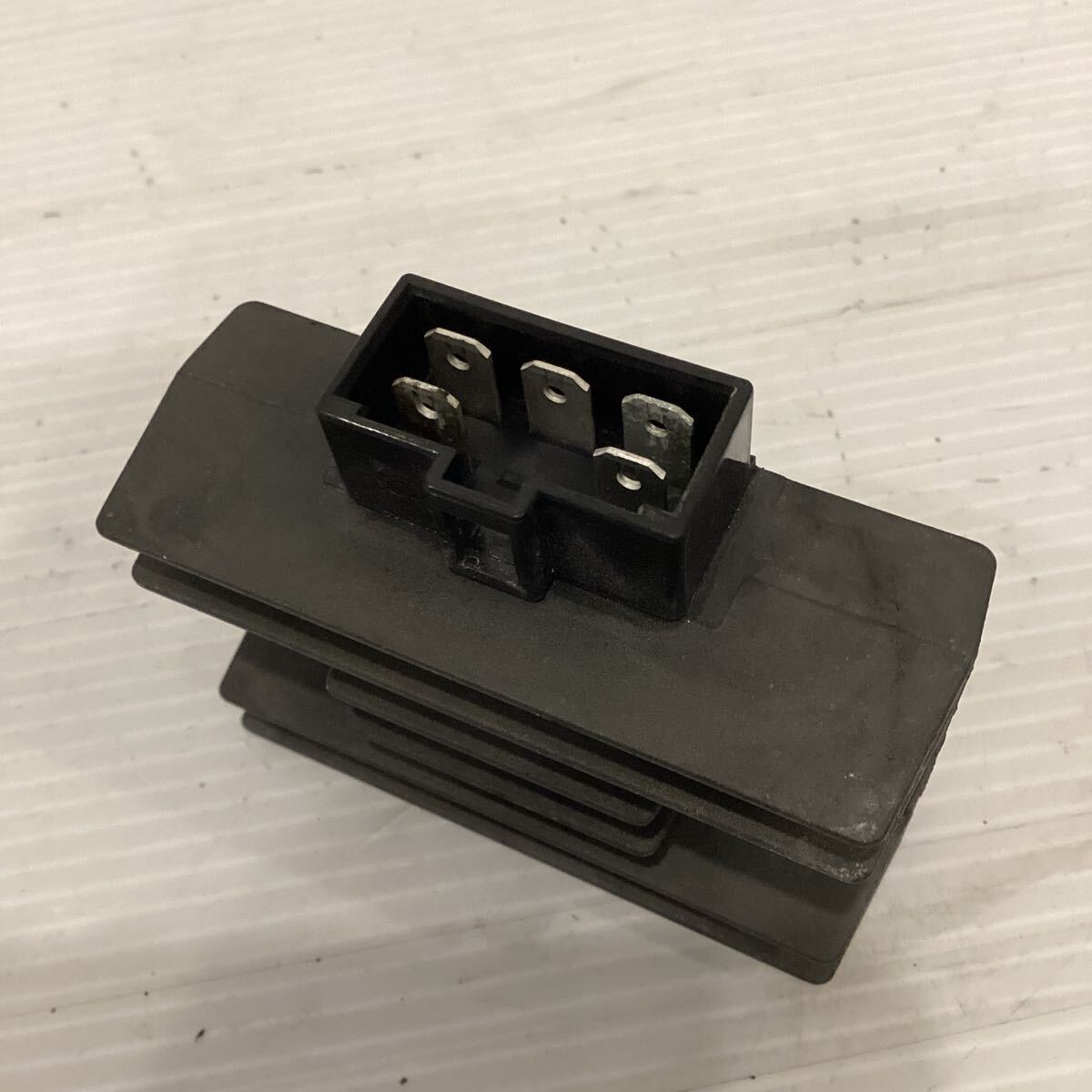 B39-44 スズキ アドレスV125S CF4MA レギュレーター　動作確認済み 純正部品_画像6