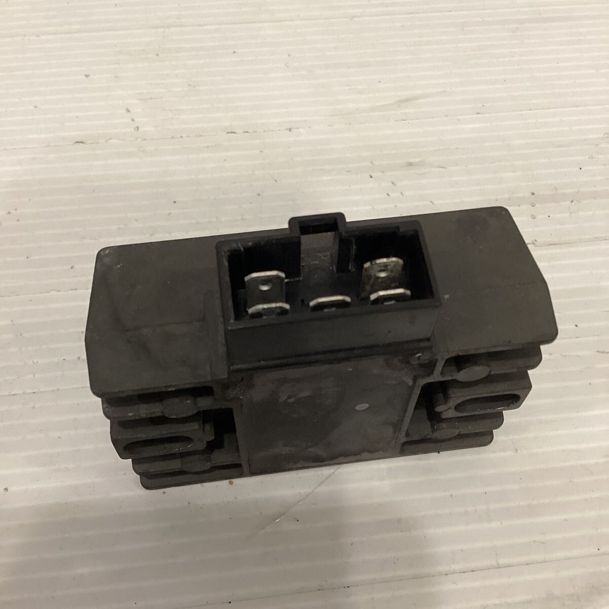 B39-44 スズキ アドレスV125S CF4MA レギュレーター　動作確認済み 純正部品_画像7