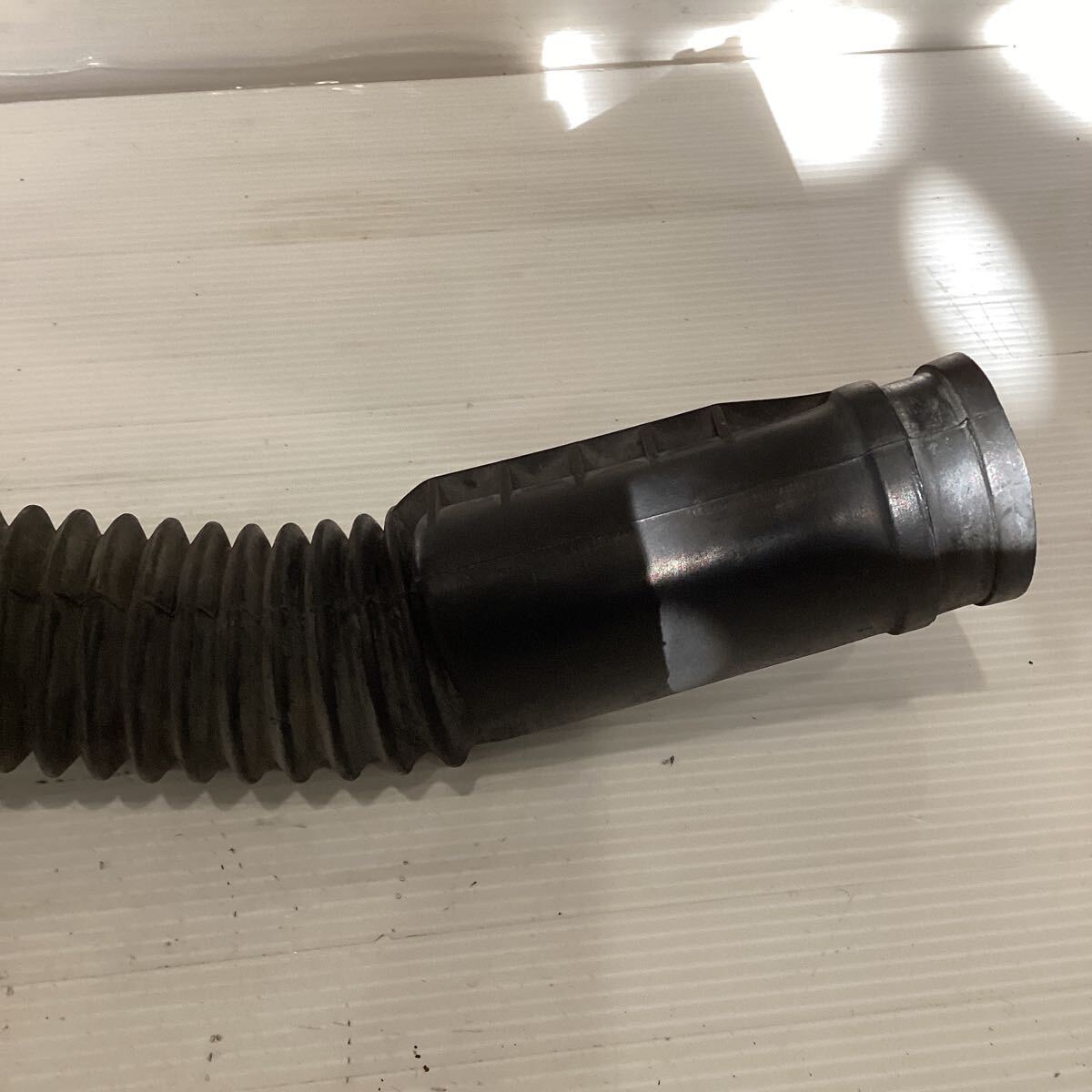 j17-9 ヤマハ マジェスティ125 キャブ車 5CA エアクリーナーダクト　純正部品_画像3