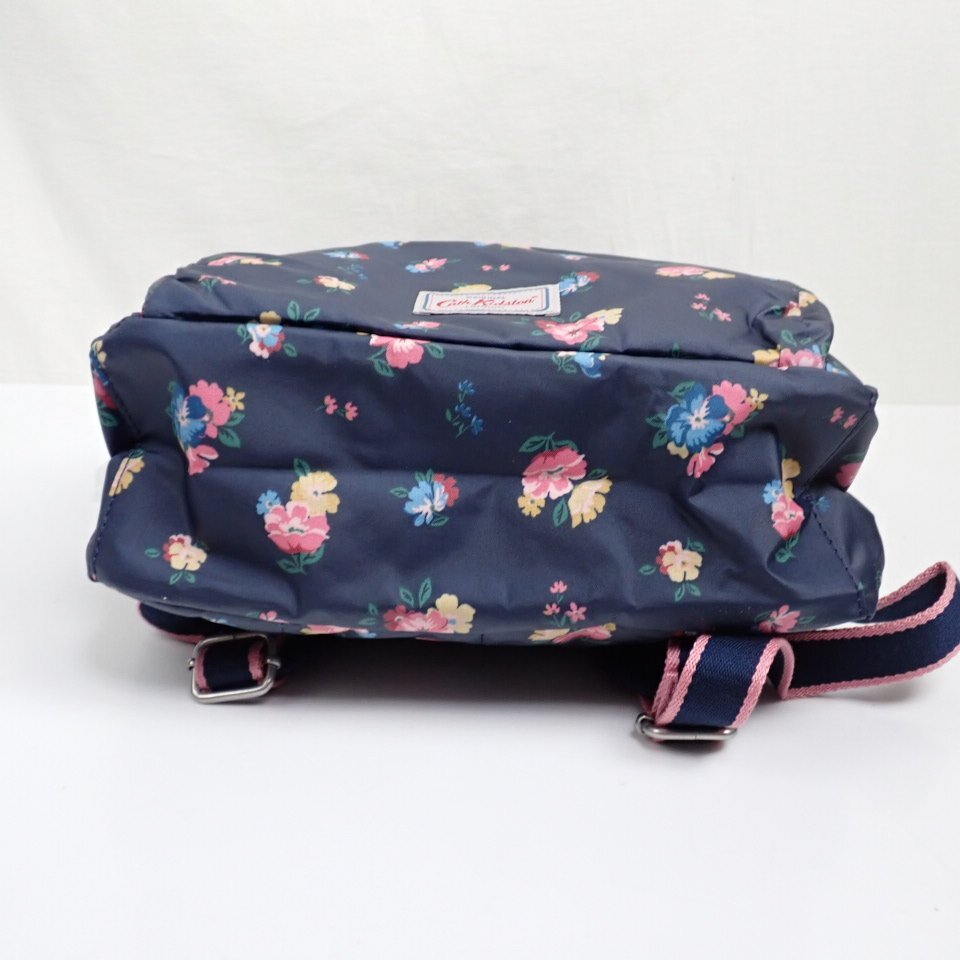 ★未使用 Cath Kidston/キャスキッドソン バックパック ダークネイビー/花柄/リュックサック/デイパック/鞄&2104600036_画像4