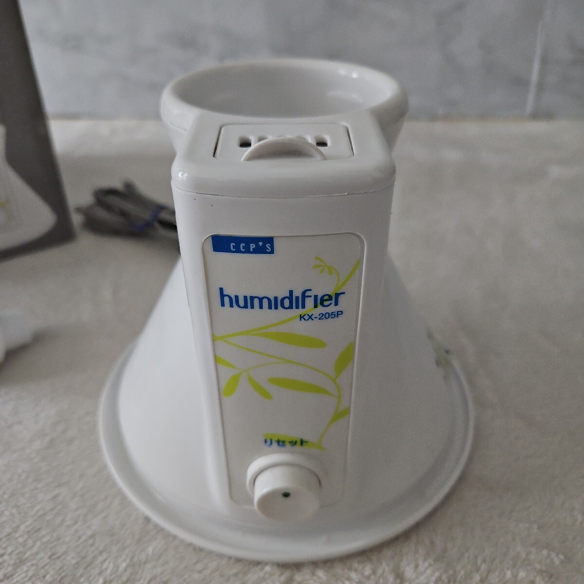  пластиковая бутылка увлажнитель паровой KX-205P-WH работа OK. пластиковая бутылка. отдельный . готовность пожалуйста наружная коробка повреждение есть 