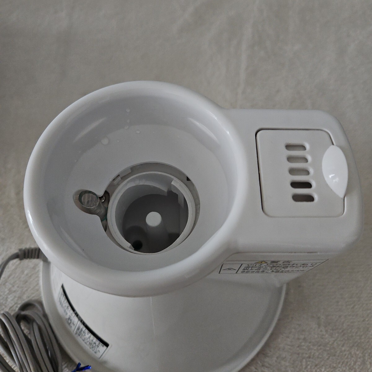  пластиковая бутылка увлажнитель паровой KX-205P-WH работа OK. пластиковая бутылка. отдельный . готовность пожалуйста наружная коробка повреждение есть 