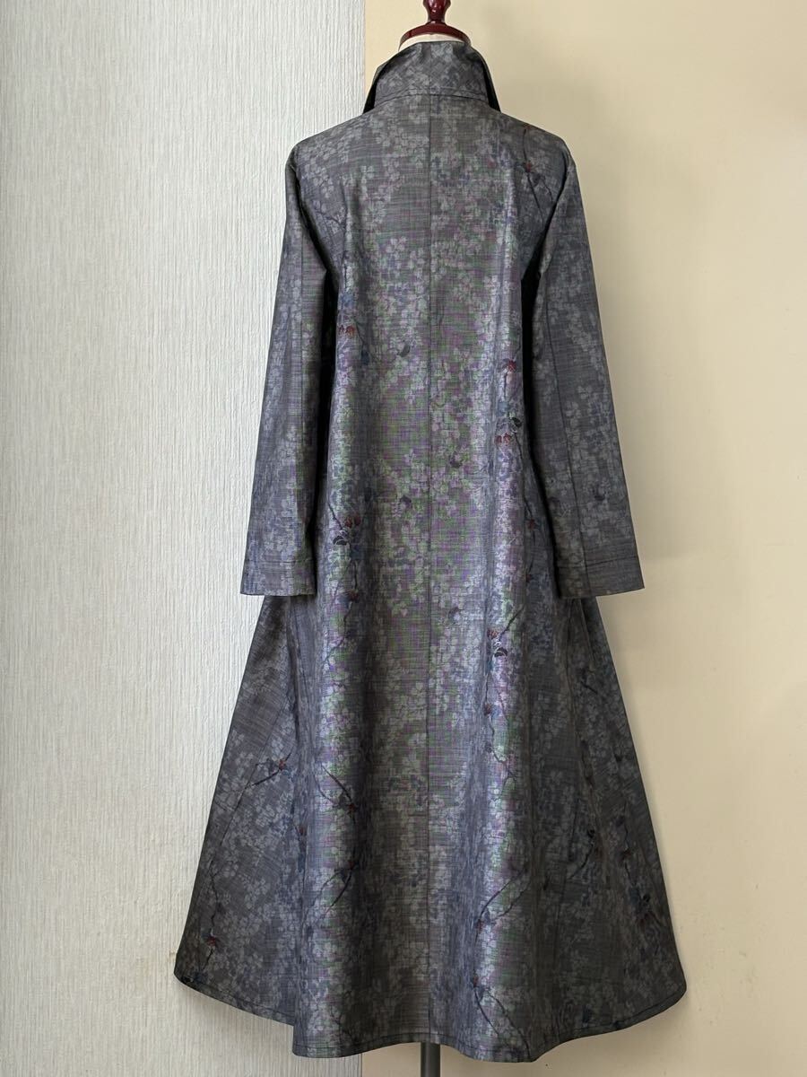 着物リメイク★ 正絹★ 紬★ 焦茶色★草花★シャツカラー、ロングフレアーワンピース_画像2