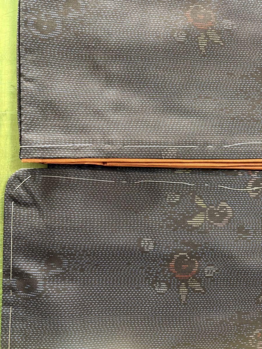 着物リメイク★ 正絹★ 紬（躾付未使用）★ 紺色★ 胸元Vカット、ロングフレアーワンピース_画像5