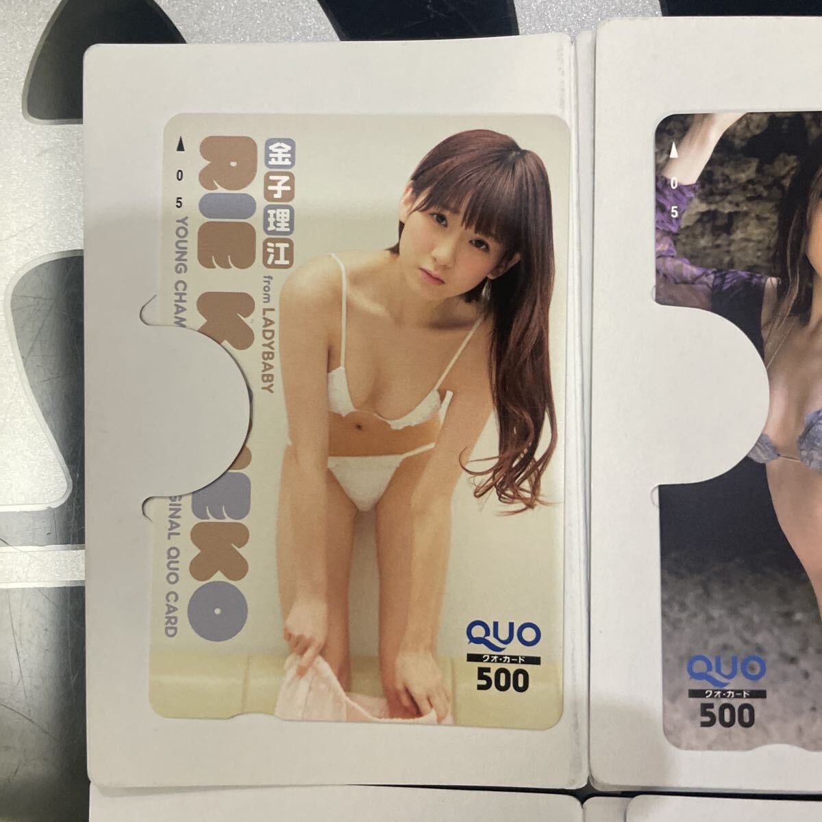 No180 Young Champion QUO карта идол gravure