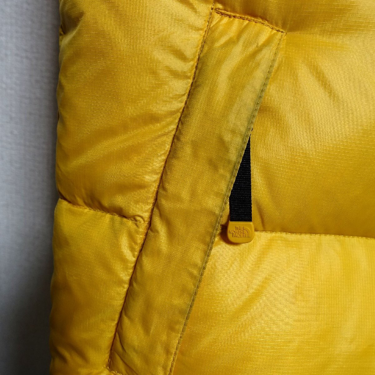 THE NORTH FACE ノースフェイス ヌプシ ダウンベスト 700FP メンズ Sサイズ 正規品 イエロー Z5764_画像8