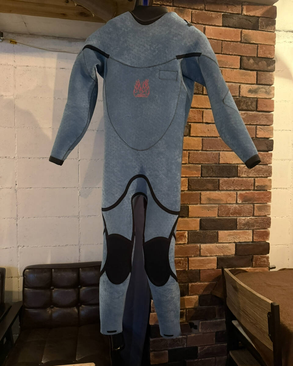 使用期間2ヶ月　O'NEILL オニール　冬用　セミドライ　定価16万円　オプション多数　美品_画像6