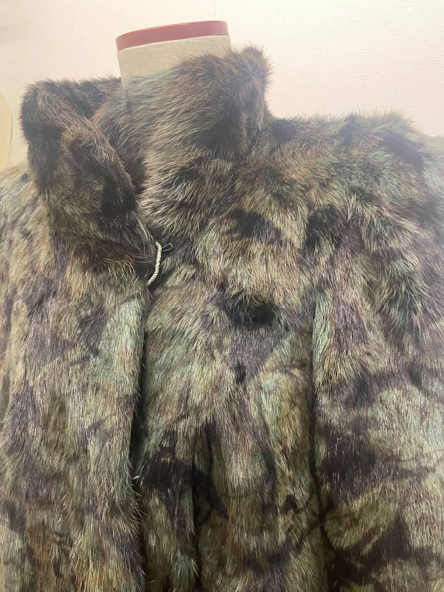 EMBA■エンバ ウィゼル リアルファー セミロング 着丈 89cm グリーンブラウン系■中古品_画像2