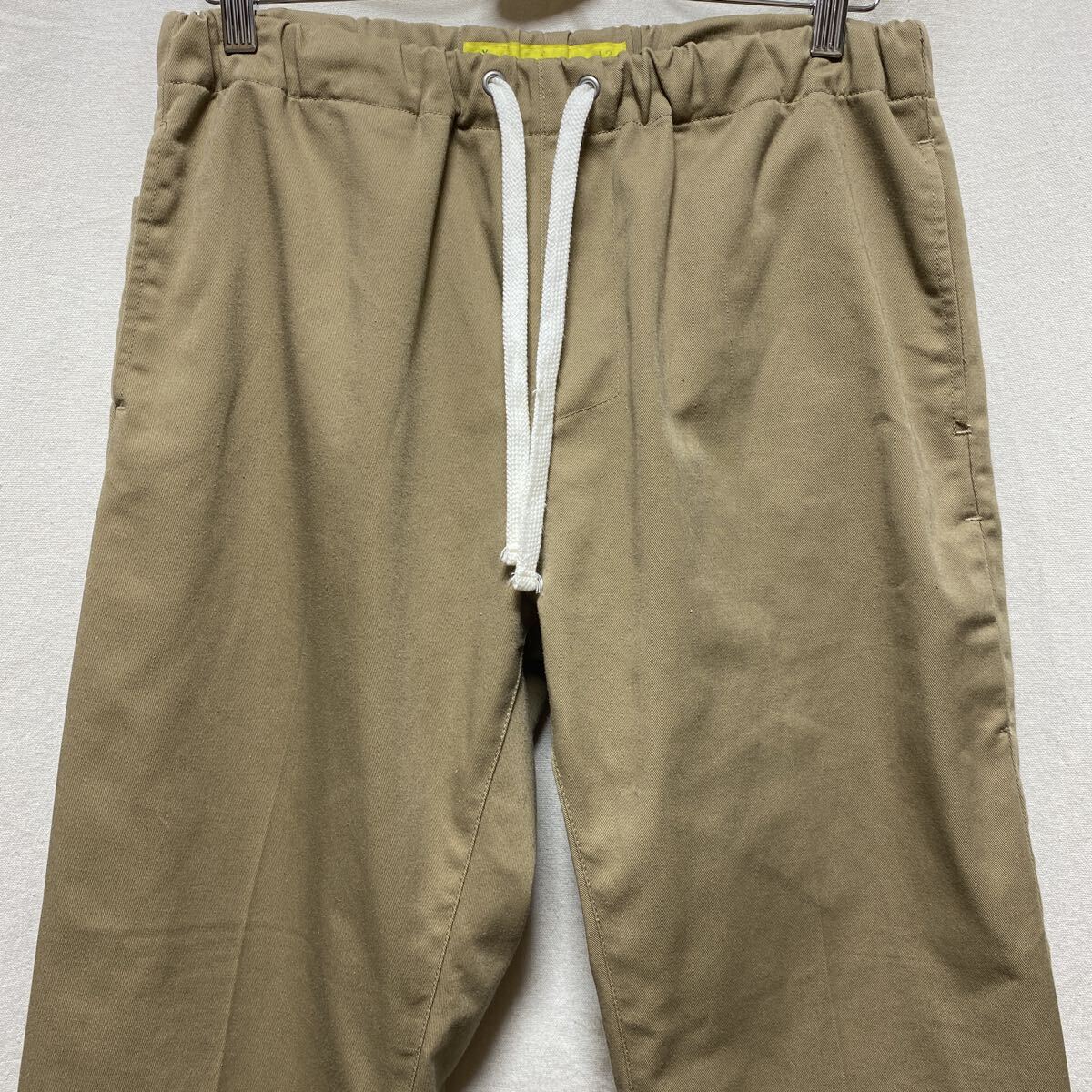 NECESSARY OR UNNECESSARY TCツイル　イージーパンツ　ベージュ　2 トラウザー　ワークパンツ　ネセサリーオアアンネセサリー　NOUN_画像1