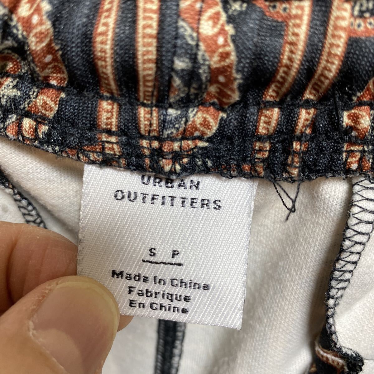 アーバンアウトフィッターズ　トラックパンツ　総柄　サイドライン　ジャージパンツ　ラインパンツ　URBAN OUTFITTERS _画像4