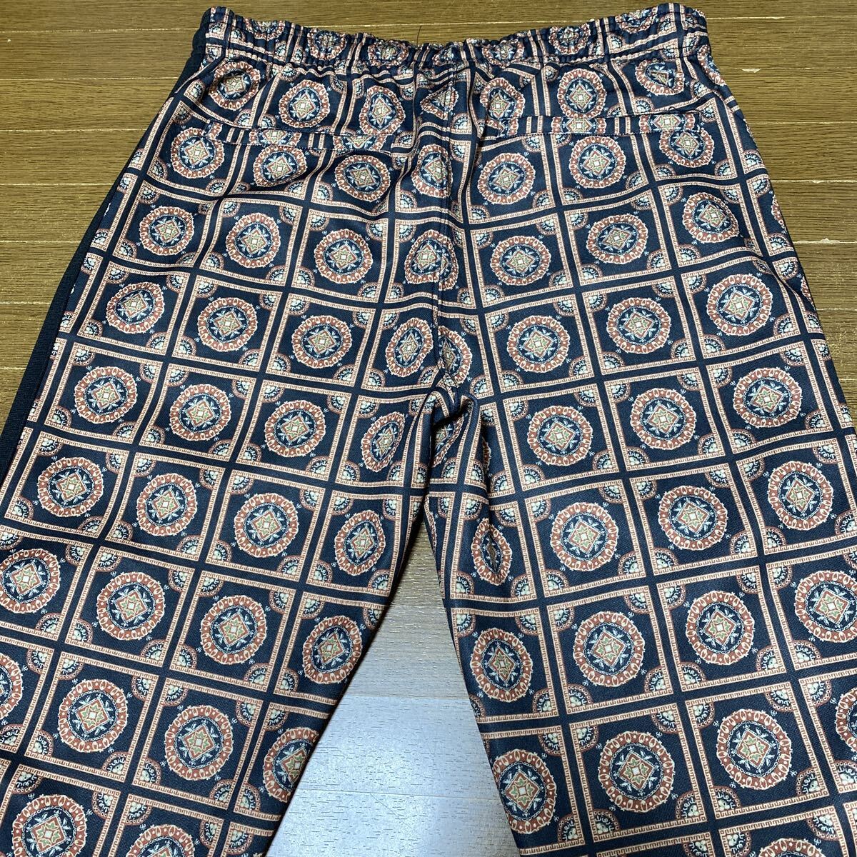 アーバンアウトフィッターズ　トラックパンツ　総柄　サイドライン　ジャージパンツ　ラインパンツ　URBAN OUTFITTERS _画像8