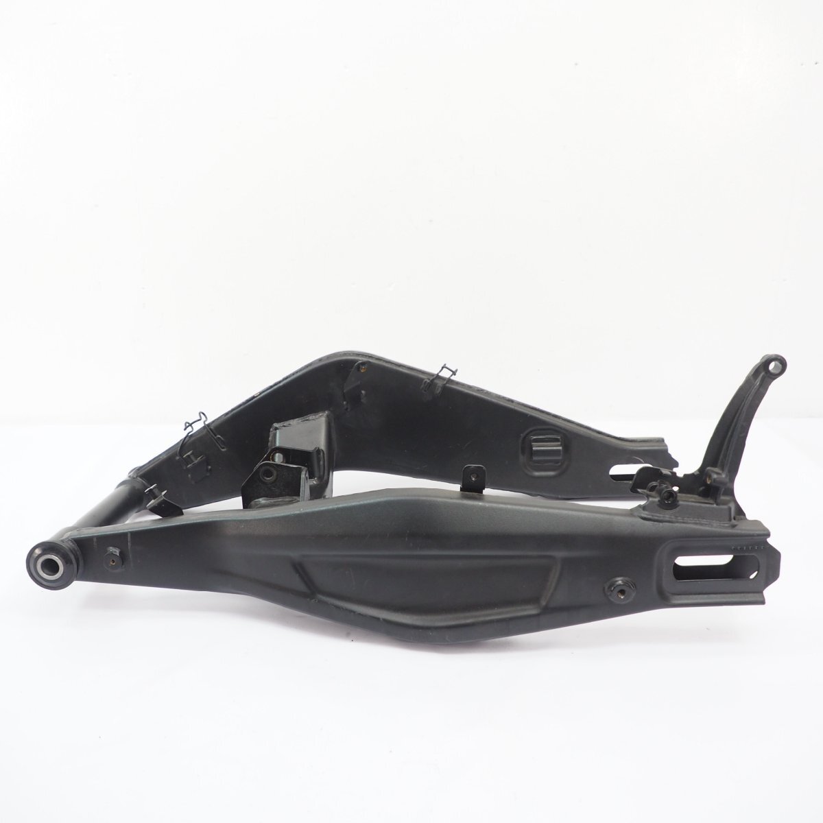 トライアンフTRIUMPH トライデント660純正スイングアーム リヤ リア アーム_画像3