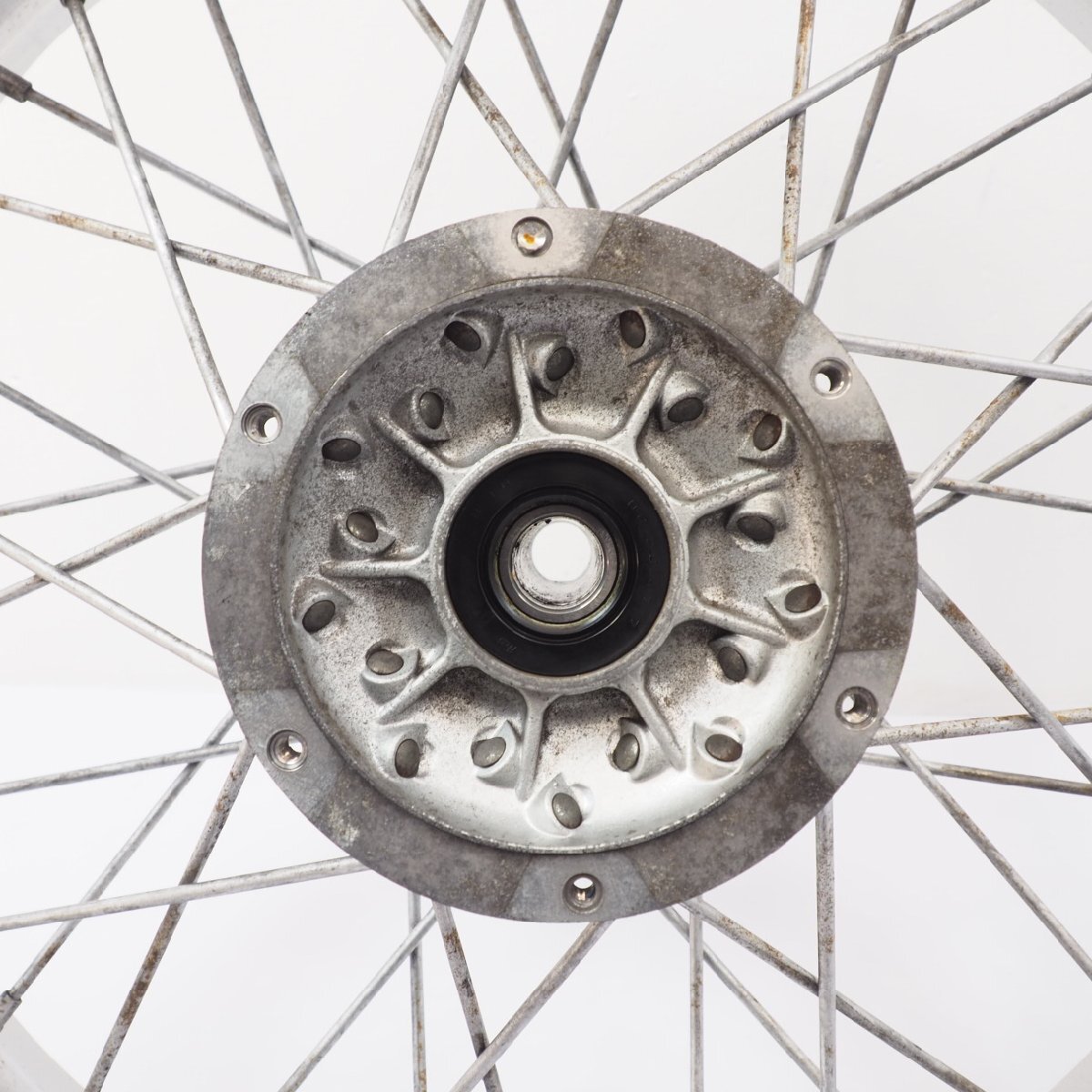 DT230ランツァ 4TP純正リアホイール リヤホイール18x2.15 lanza 3BN01 3BNハブ_画像6