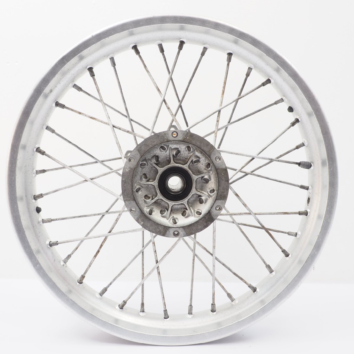 DT230ランツァ 4TP純正リアホイール リヤホイール18x2.15 lanza 3BN01 3BNハブ_画像9