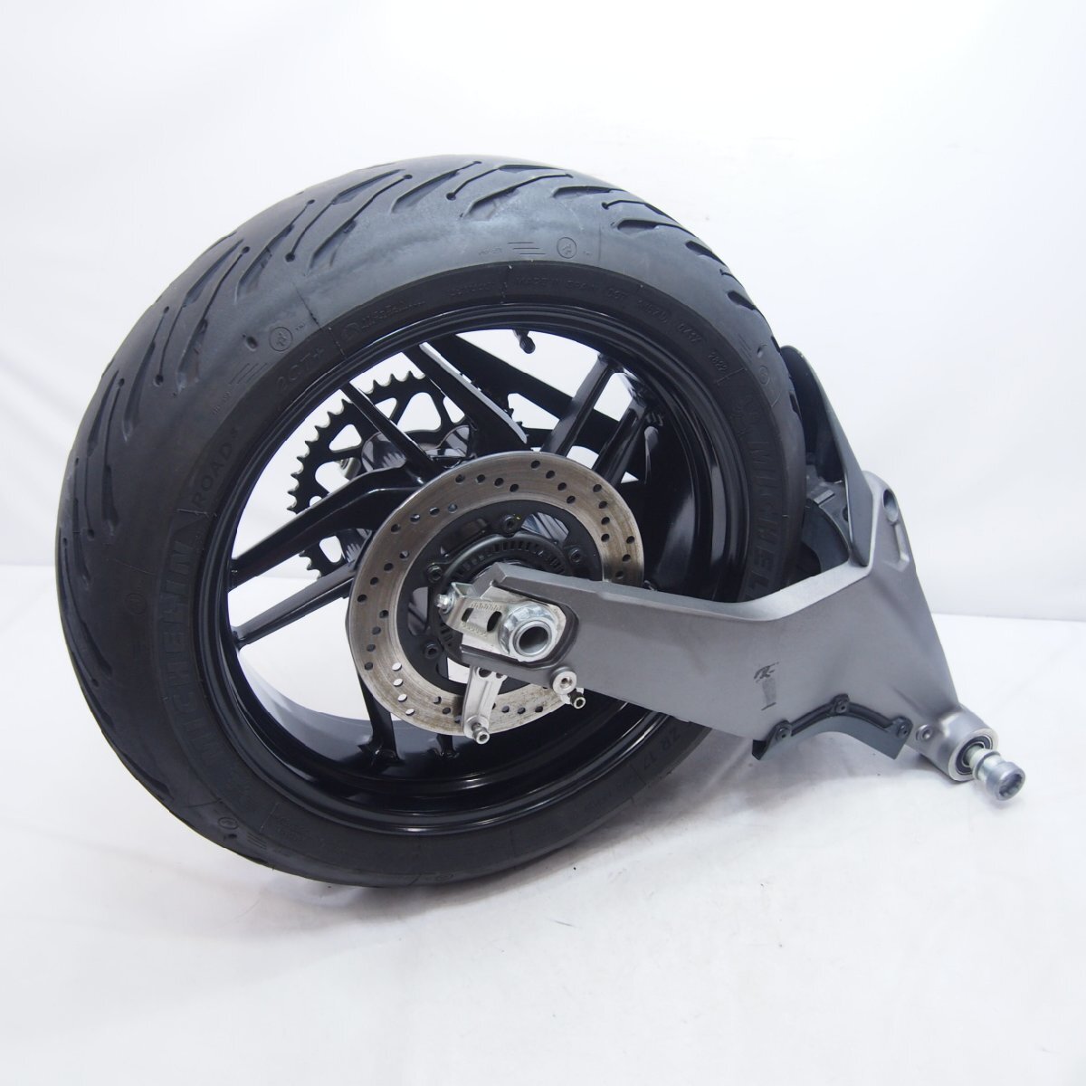 ドゥカティM821純正リアホイールsetスイングアーム付きZDMMH00AALB007×××外しモンスター821_画像1